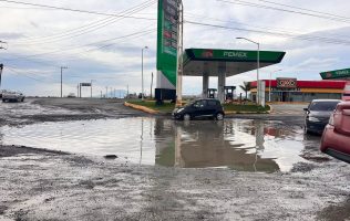 Esquivan conductores cráteres en carreteras de Almoloya de Juárez
