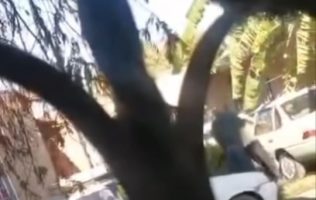 Exhiben a presunto policía golpeando a una mujer en Chicoloapan 1