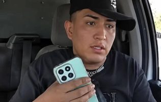 Exhiben en redes a presunto ladrón de relojes robados al salir del AIFA