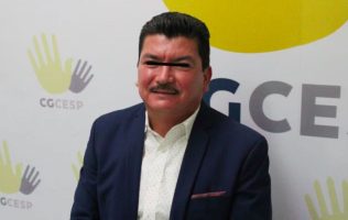 Exjefe policiaco de Sinaloa se entrega a autoridades de EU