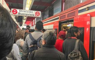Fallan de nuevo trenes del Suburbano y dejan varados a los usuarios