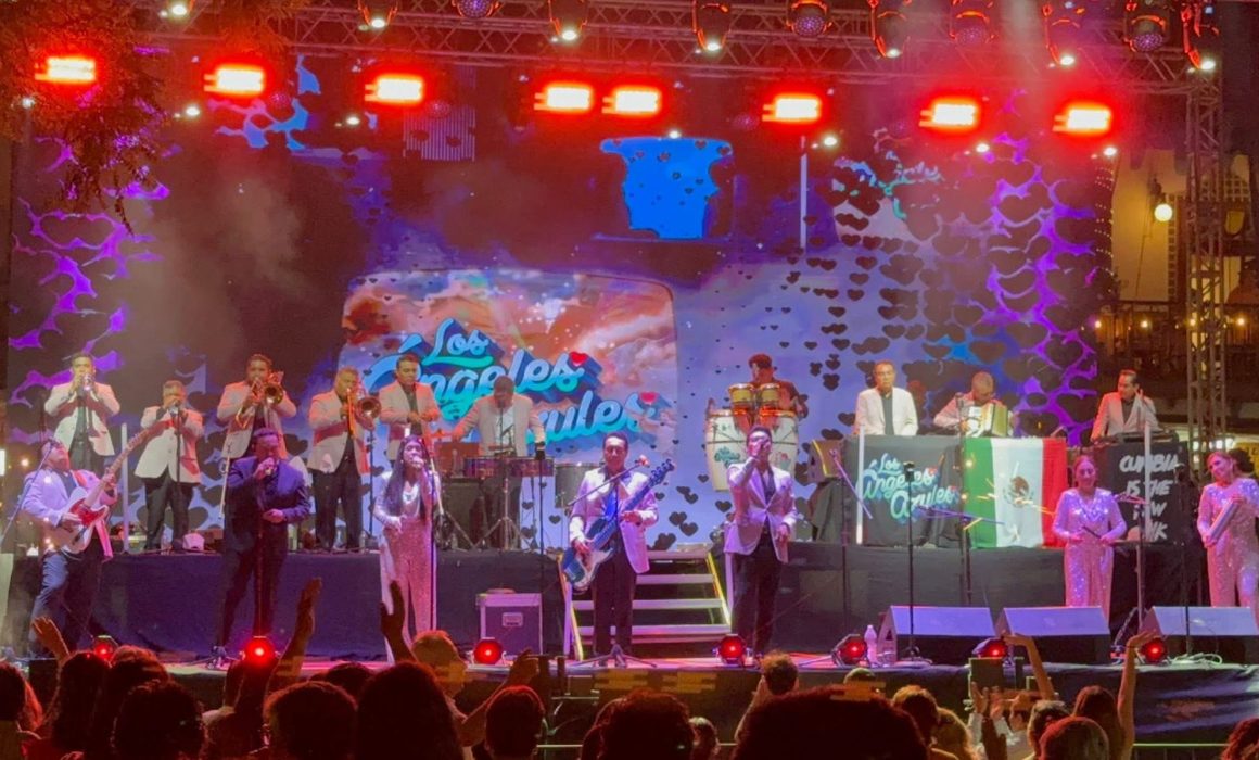 Festejan a madres en Valle de Bravo con concierto de Los Ángeles Azules