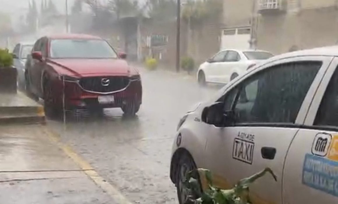 Colapsan Chalco y Cocotitlán por fuerte lluvia y granizada