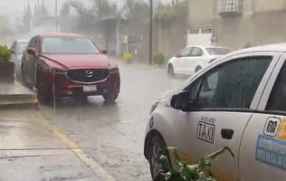 Colapsan Chalco y Cocotitlán por fuerte lluvia y granizada