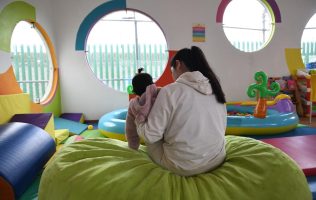 Humaniza Edomex atención a madres e hijos en penales mexiquenses