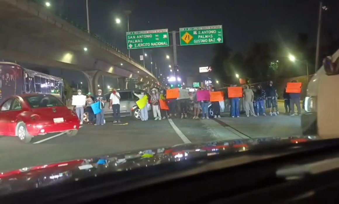 Lanzan heces fecales a manifestantes en bloqueo de Periférico Norte