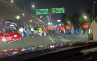 Lanzan heces fecales a manifestantes en bloqueo de Periférico Norte