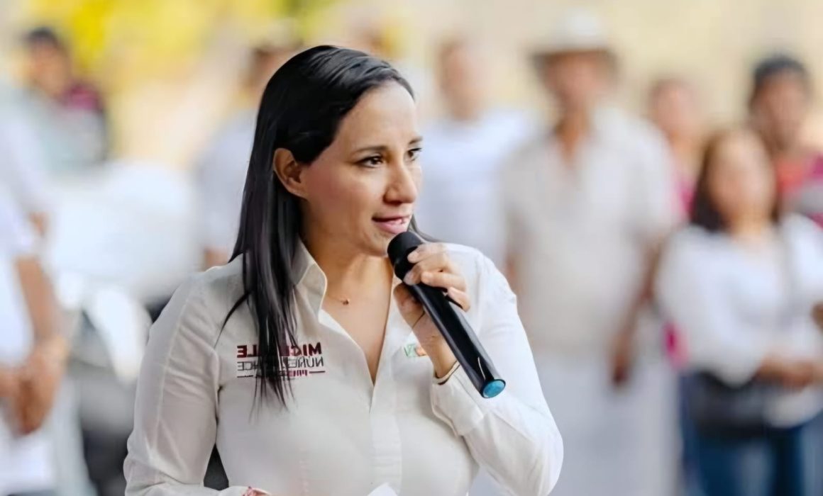 Llama Michelle Núñez a concluir trabajos carreteros en Valle de Bravo