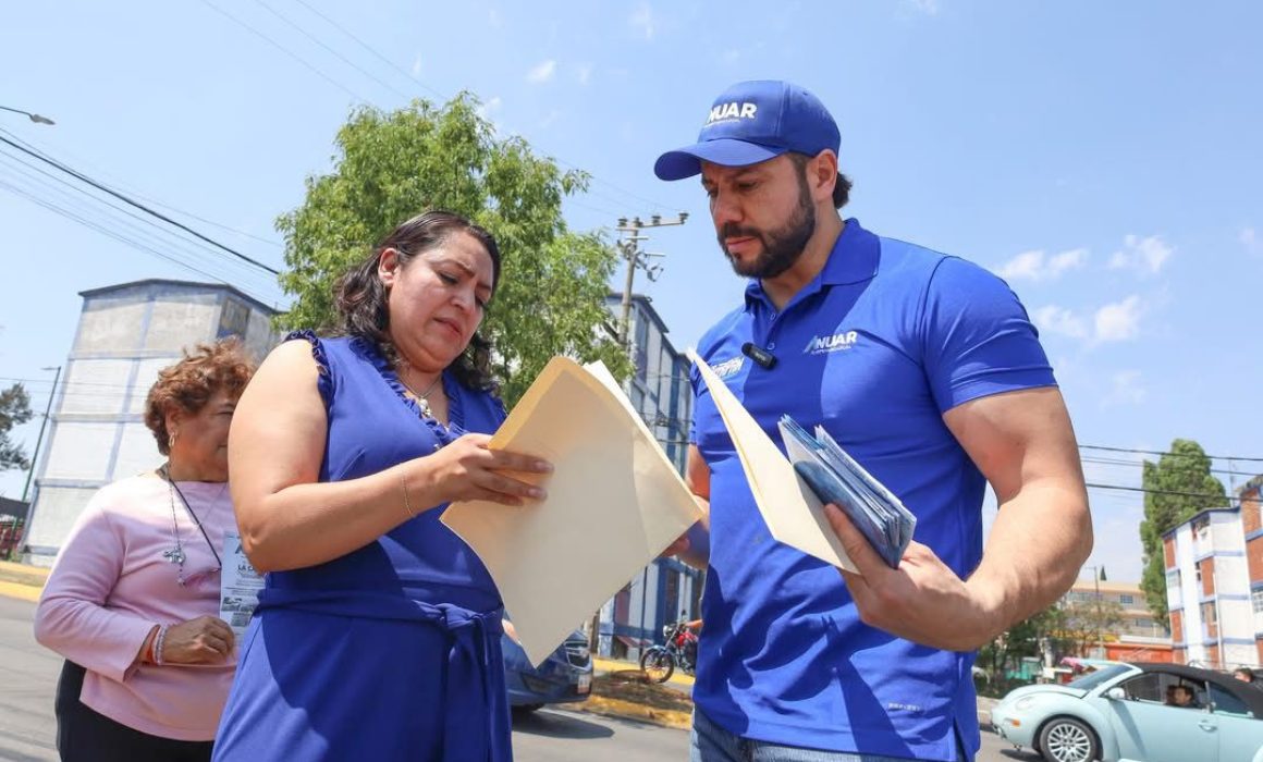 Lleva Anuar Azar apoyos y ahorro de productos hasta 50% a vecinos