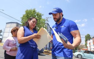 Lleva Anuar Azar apoyos y ahorro de productos hasta 50% a vecinos