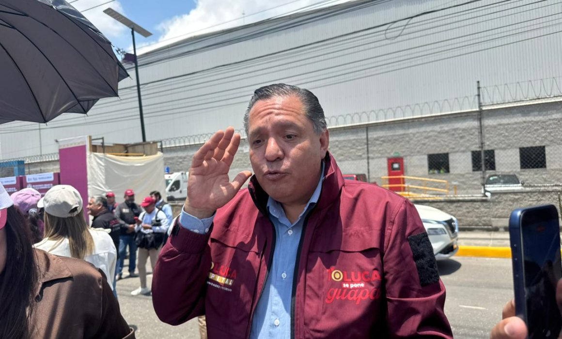 Moviliza Ricardo Moreno acarreados para simular apoyo popular en Toluca