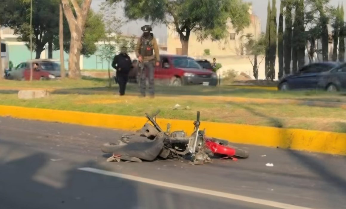 Muere motociclista arrollado en la Toluca-Naucalpan en fuerte accidente