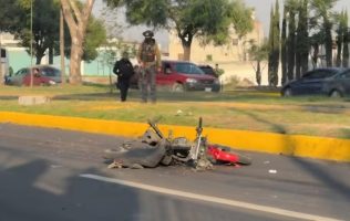 Muere motociclista arrollado en la Toluca-Naucalpan en fuerte accidente