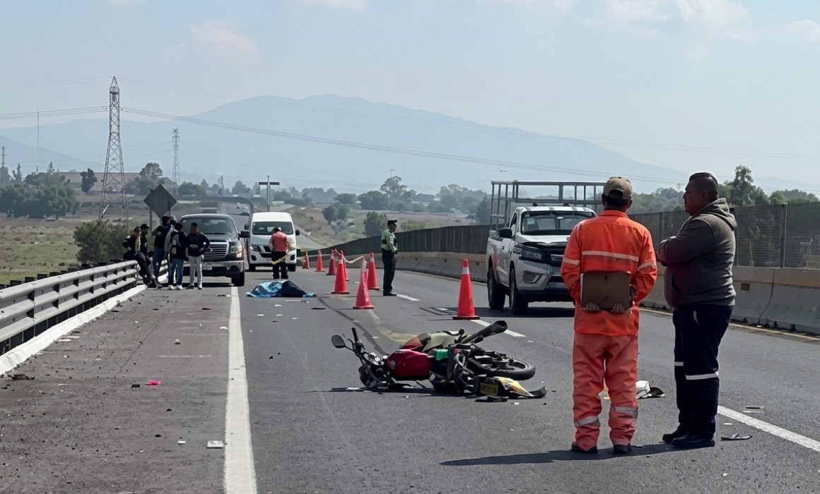 Muere mujer en la México-Pirámides tras ser embestida en su motocicleta