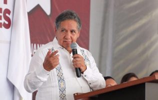 Niega Higinio Martínez que Morena persiga a gobernadora de Chihuahua