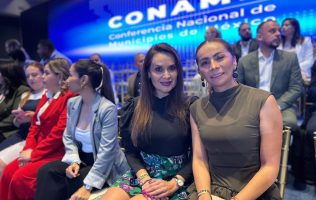 Participa Erika Olea en toma de protesta de la CONAMM