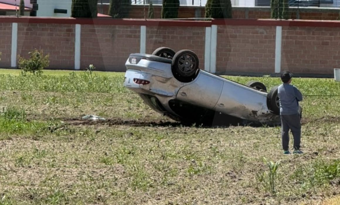 Pierde la vida conductor tras fatal volcadura en la Toluca-Palmillas