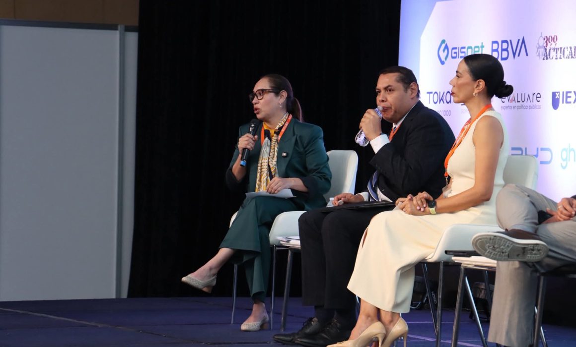 Presenta Azucena Cisneros modelo de recuperación urbana de Ecatepec