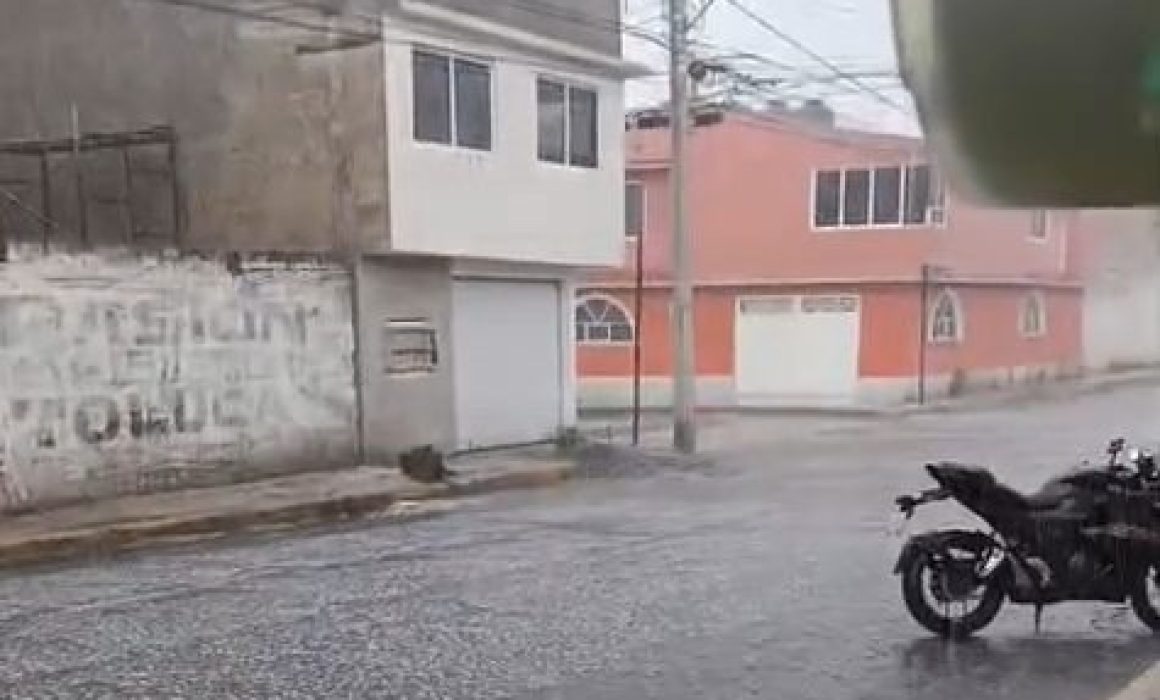 Provoca granizada afectaciones viales en Toluca