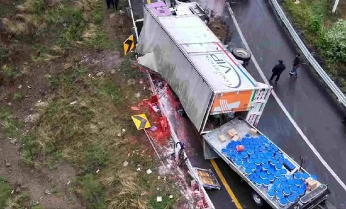 Quedan prensados en la Chamapa-Lechería por camión de pinturas