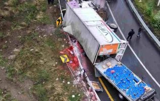 Quedan prensados en la Chamapa-Lechería por camión de pinturas