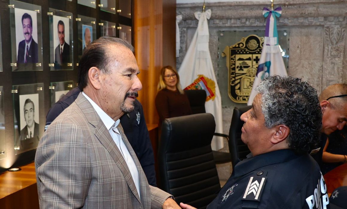 Reconoce Atizapán a seis policías tras más de 30 años de servicio