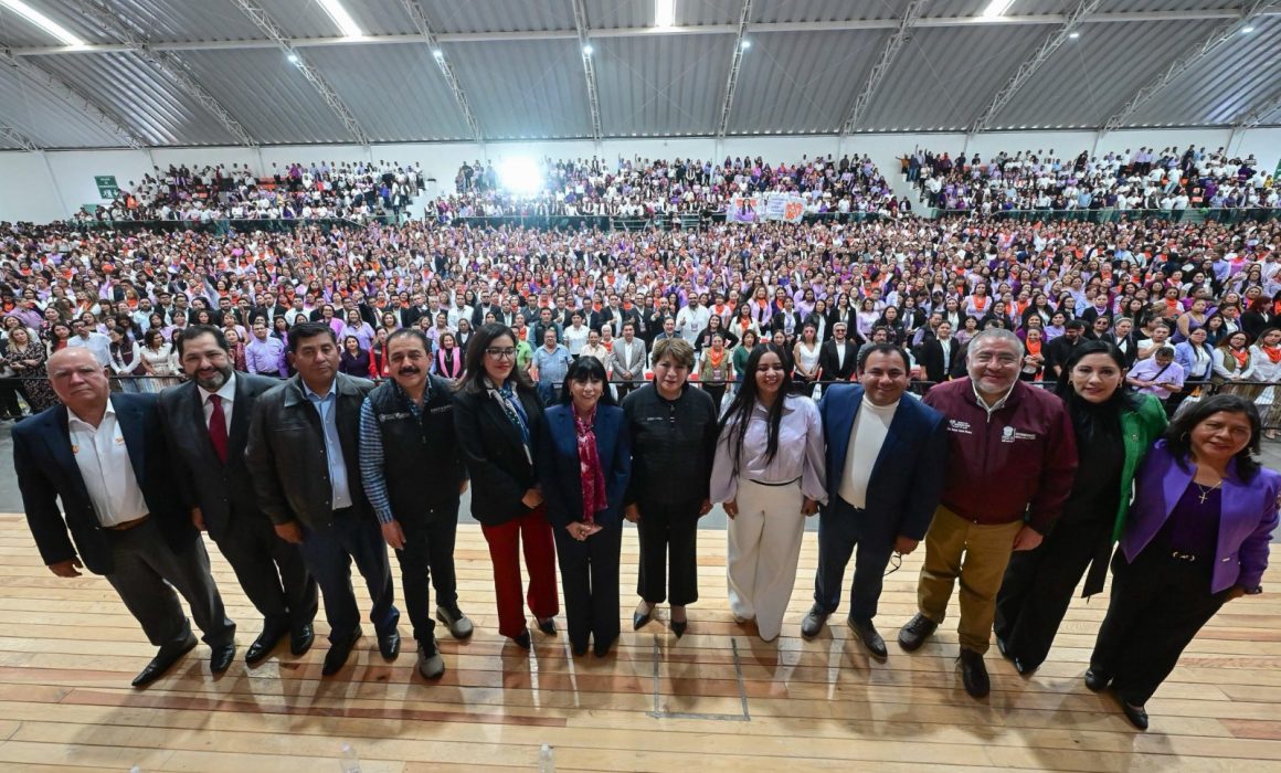Reconoce Delfina Gómez compromiso de los maestros en Edomex