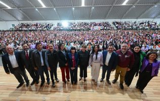 Reconoce Delfina Gómez compromiso de los maestros en Edomex