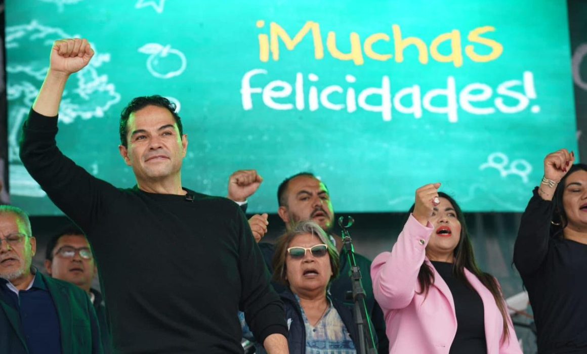 Reconoce Enrique Vargas a docentes de Huixquilucan por su labor