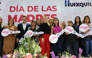 Reconoce Huixquilucan a madres con ocho nuevas viviendas dignas