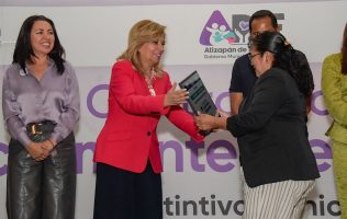 Reconocen a 17 escuelas por responsabilidad social en Atizapán