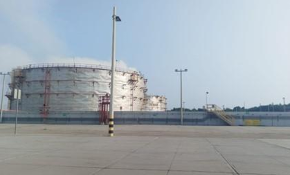 Reporta Pemex flamazo durante vaciado de tanques en refinería Olmeca