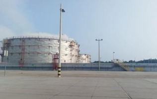 Reporta Pemex flamazo durante vaciado de tanques en refinería Olmeca