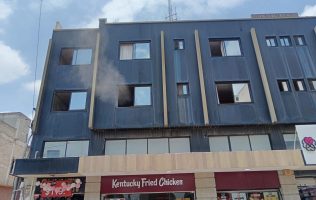 Reportan incendio en el Hotel Rex y movilizan a bomberos en Toluca