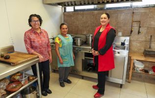 Rescata UAEMéx cocina otomí para combatir comida chatarra