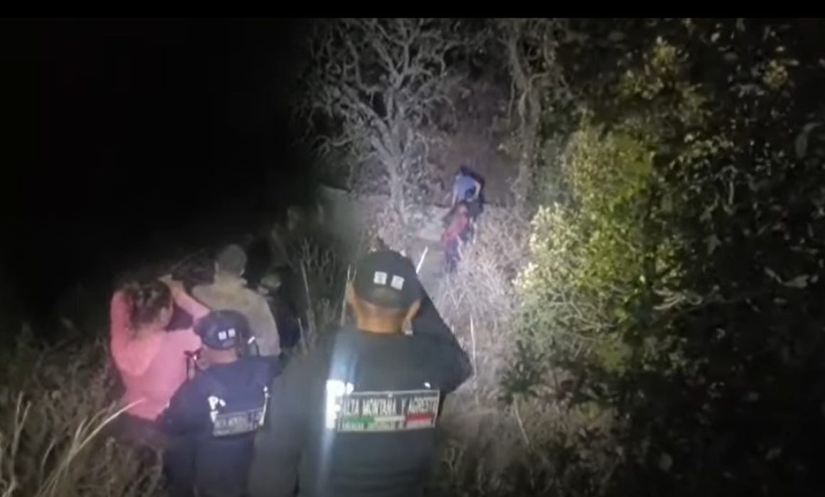 Rescatan a 5 que se extraviaron en la Sierra de Guadalupe en Coacalco