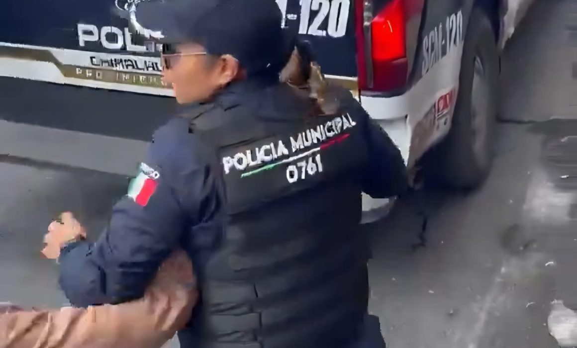Retira Chimalhuacán lonas de Antorcha y acusa agresión a policía