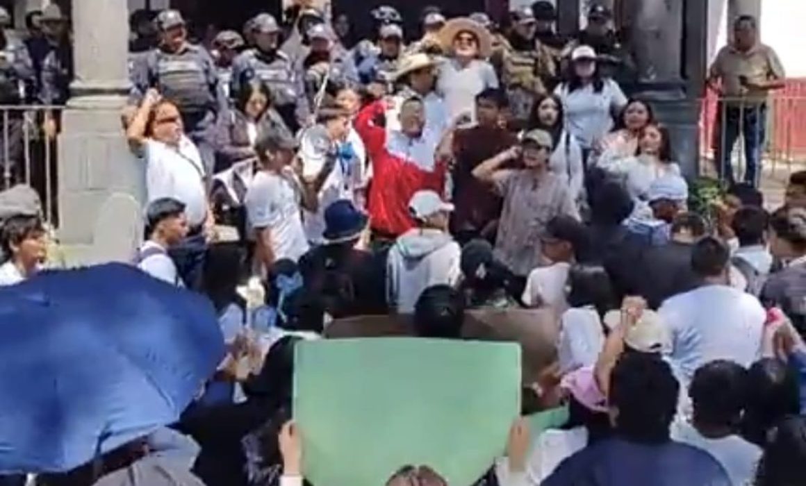 Rompen diálogo estudiantes antorchistas pese a millonarios apoyos