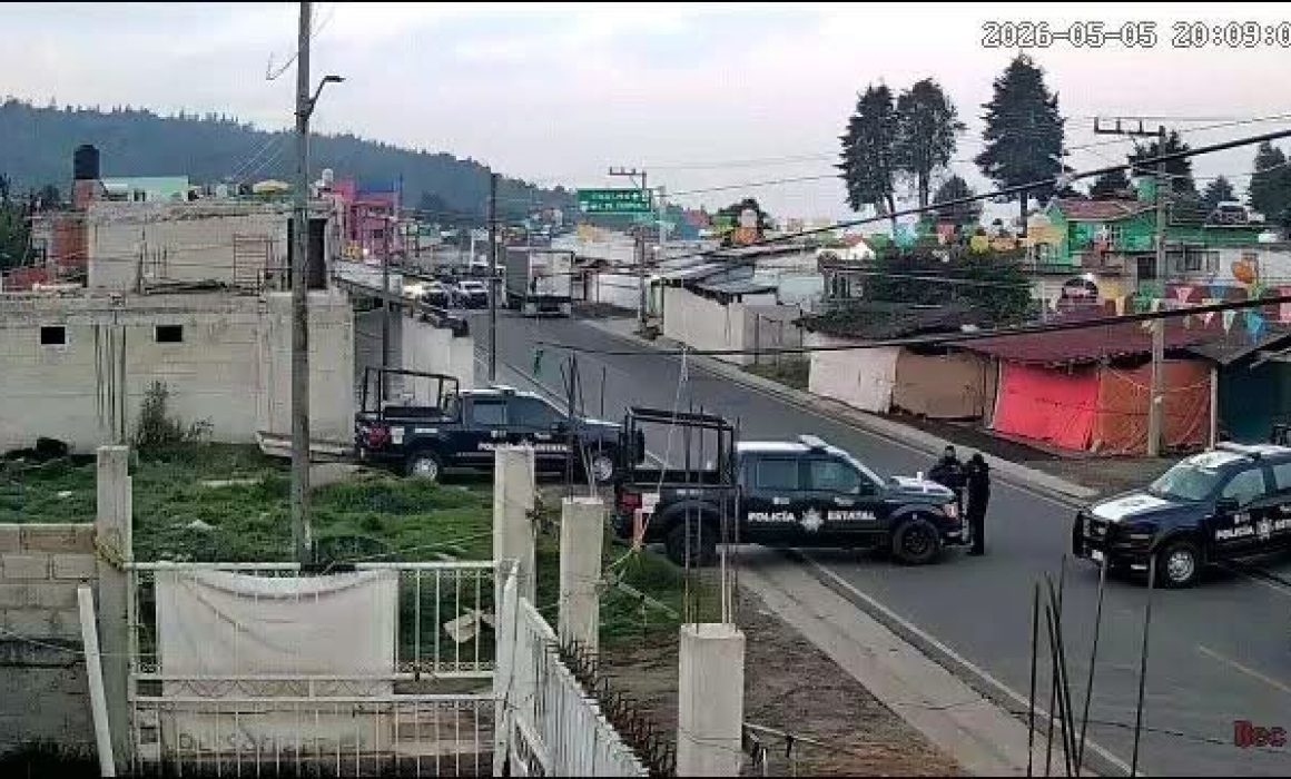 Se enfrentan talamontes y policías en Ocuilan; reportan bloqueos viales