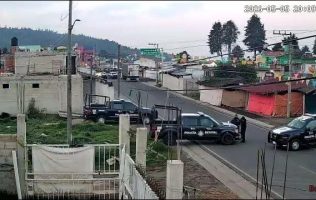 Se enfrentan talamontes y policías en Ocuilan; reportan bloqueos viales