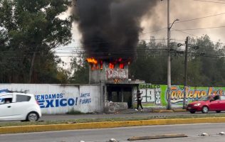 Se incendia predio abandonado sobre la López Portillo en Coacalco