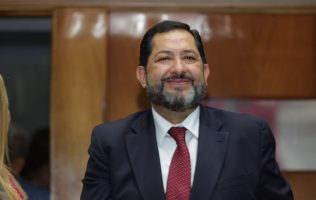 Va Paco Vázquez por un escaño en el Senado o una diputación federal