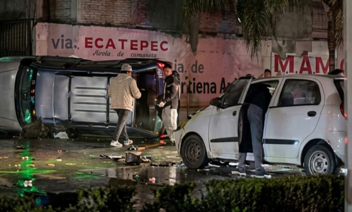 Volcadura deja a 5 lesionados en la Texcoco-Lechería; 3 eran menores