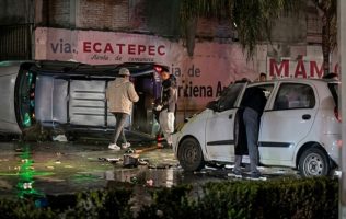 Volcadura deja a 5 lesionados en la Texcoco-Lechería; 3 eran menores