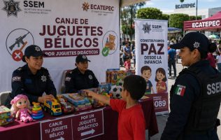 Promueve SSEM la paz mediante canje de juguetes bélicos en Ecatepec