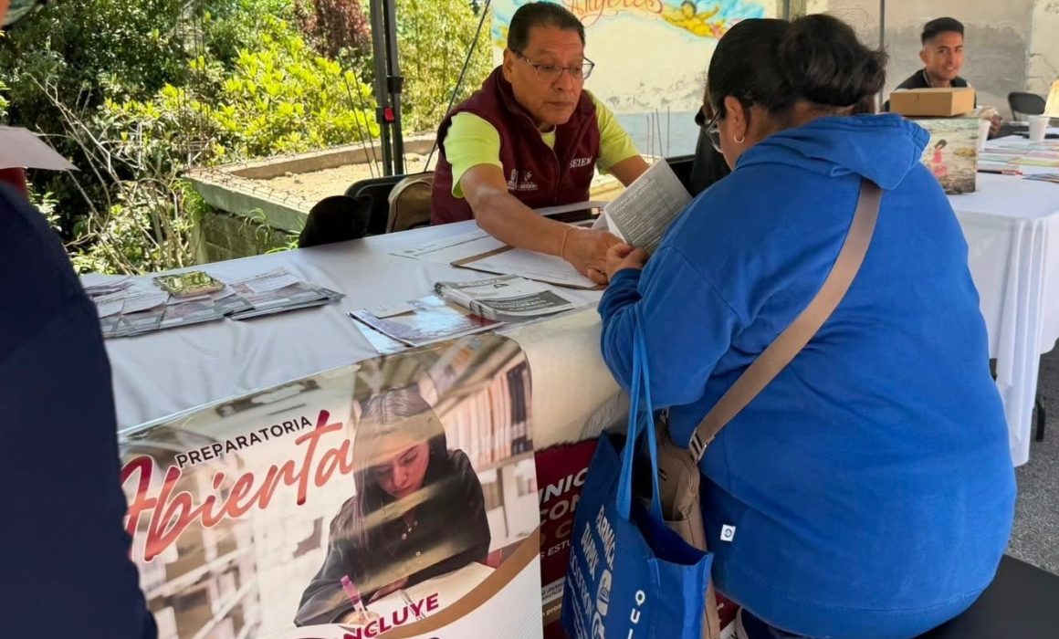 Acercan empleos, créditos y estudios para familias en Naucalpan
