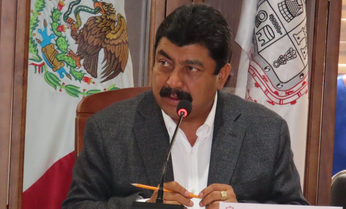 Acusan a Nazario Gutiérrez de frenar trámites de transportistas
