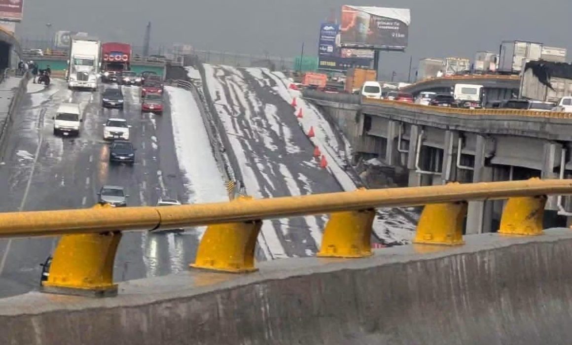 Afecta intensa granizada la circulación en la México-Puebla