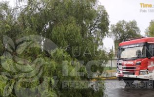 Auxilia PC de Tlalnepantla a vecinos por anegaciones