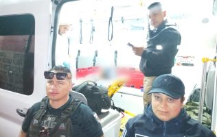 Auxilian policías parto dentro de vivienda en Ecatepec